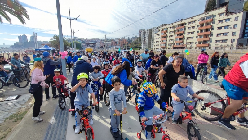 Con hermosa cicletada familiar Colegio Salesiano Valparaíso sigue con actividades por su aniversario n°130