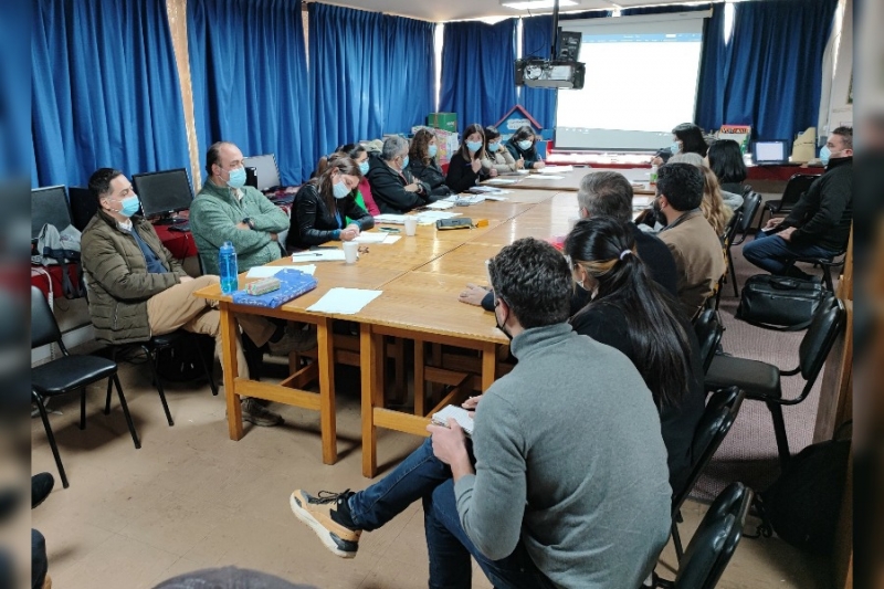 Establecimientos educacionales cercanos a Av. Argentina conforman primera mesa de trabajo para enfrentar problemas de seguridad