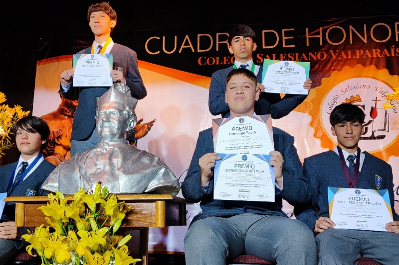 Tercera Jornada de Premiaciones: Honrando el Esfuerzo y los Valores de Nuestros Estudiantes de Segundo y Tercero Medio