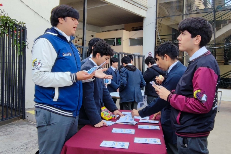 Estudiantes del Colegio Salesiano Valparaíso Promueven la Educación Financiera en la 2° Feria Económica