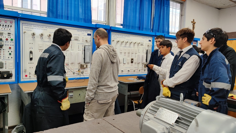 Procura Don Bosco Mission Bonn de Alemania visita talleres de especialidades de Colegio Salesiano Valparaíso